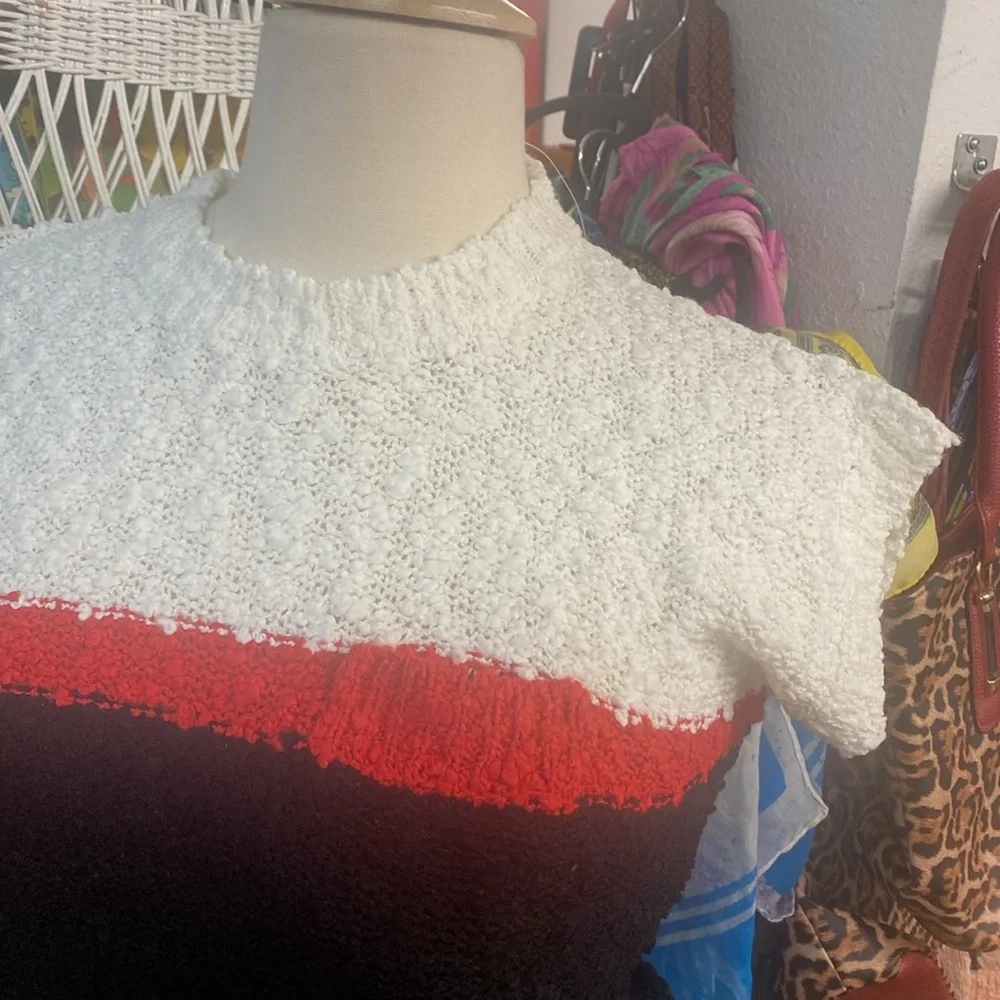 Vintage 80’s - color block sweater - short sleeve- textured knit - pocket